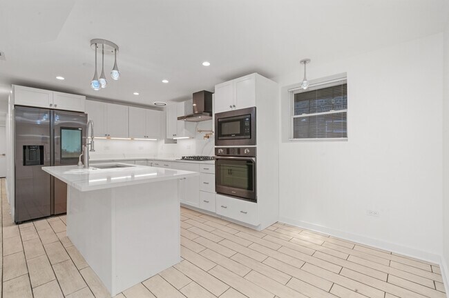 2203 W Giddings St Unit Garden