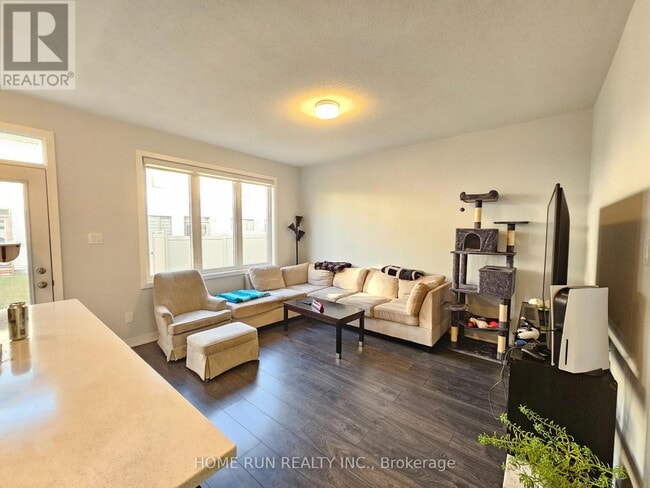 Photo - 233 Billrian Cres