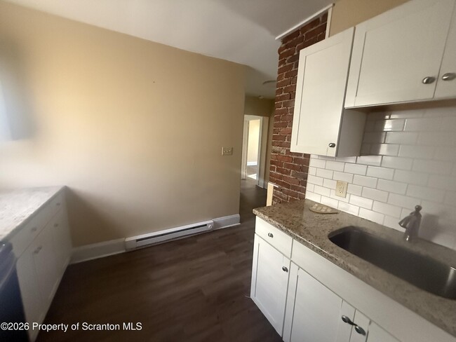 Photo - 1614 Linden St