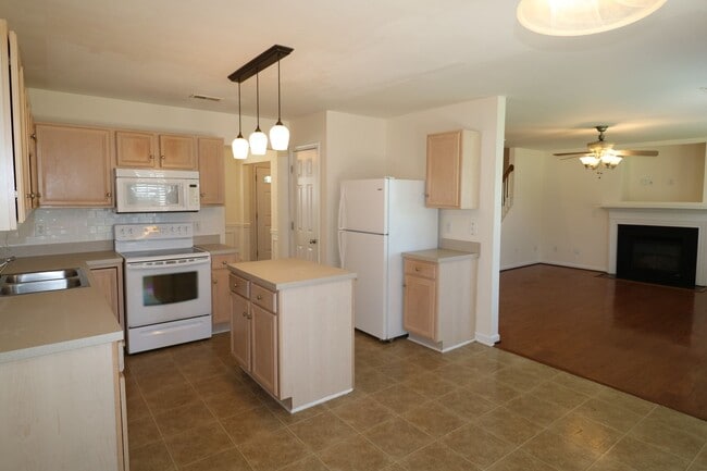 Photo - 136 Silver Creek Trail