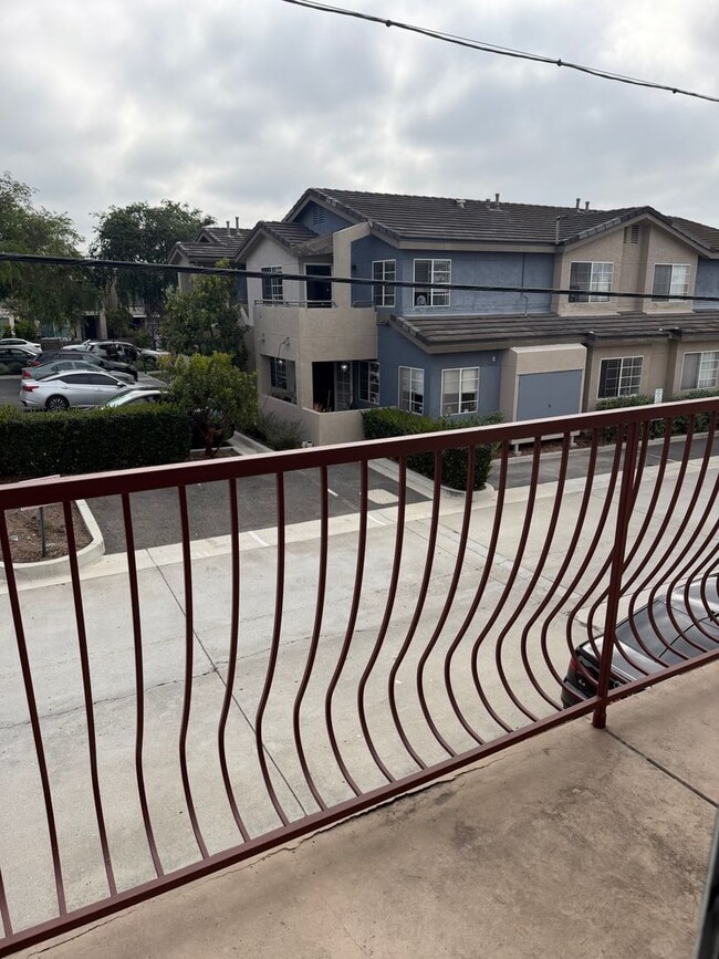 Photo - Beautiful 1BD w/ Reserved Parking and Laundry On-Site in Pacific Beach! Unidad B27