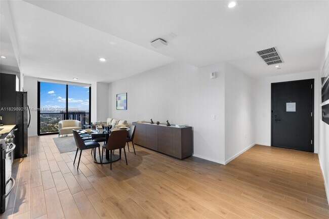 Photo - 398 NE 5th St Unidad 4418