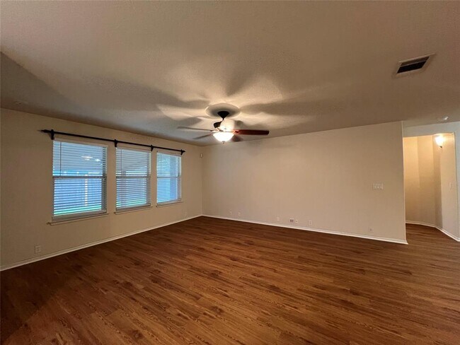 Photo - 293 Camelia Pkwy