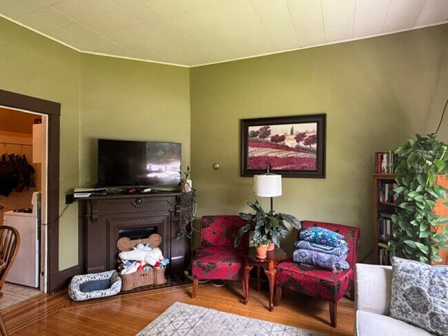 Photo - 427 6th St SE Unidad 1