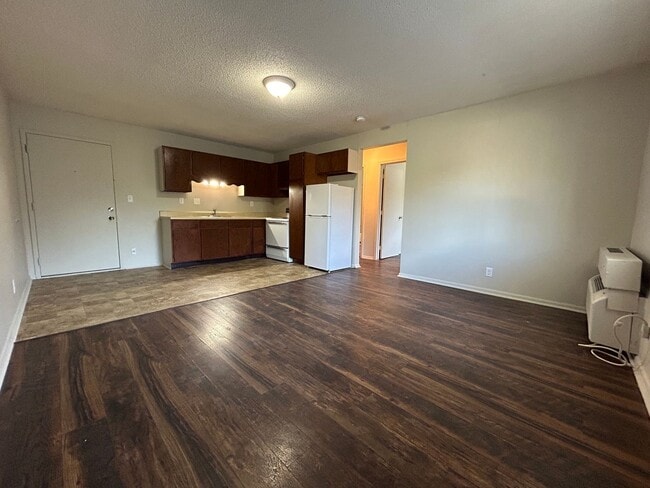 Building Photo - 1 Bedroom, 1 Bath Apartment at the Brooksi... Unit 212