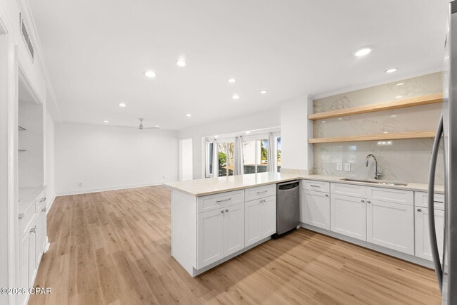 Building Photo - 4726 Bay Point Rd Unit 4146