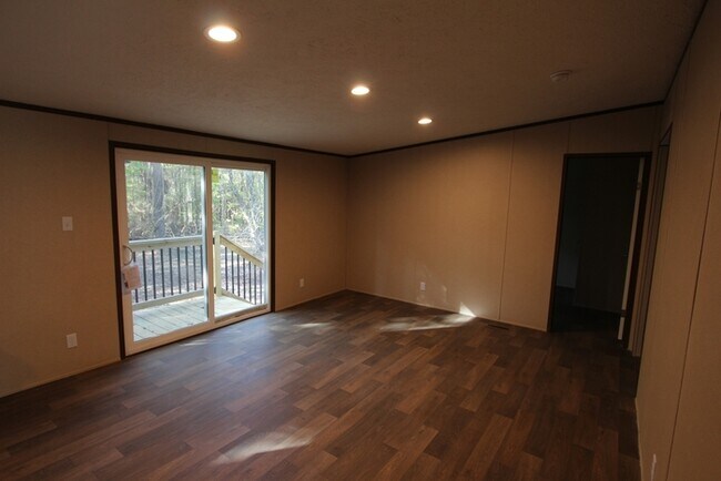 Photo - 3091 Shannon Rd