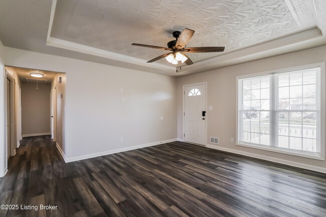 Photo - 193 Tecumseh Dr