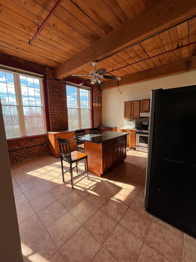 Photo - Choice Realty NH Rental Listings Unidad 470 Silver Street  309