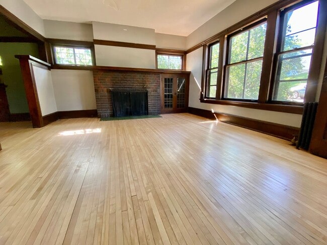 Photo - 2016-2018 E 6th Street Unit 2016