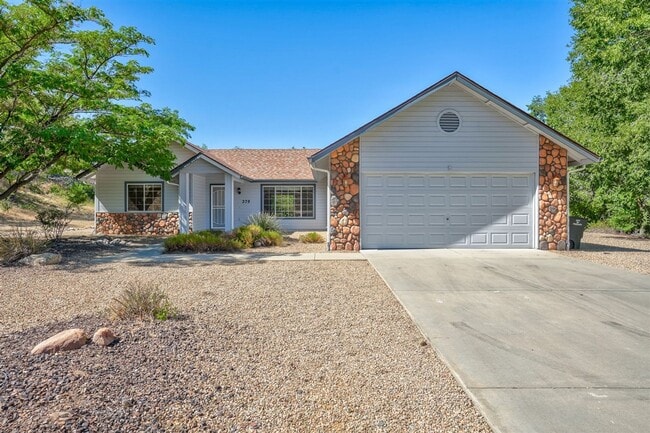 Building Photo - 3 Bedroom, 2 Bath, 2 Car Garage For Rent in Prescott!