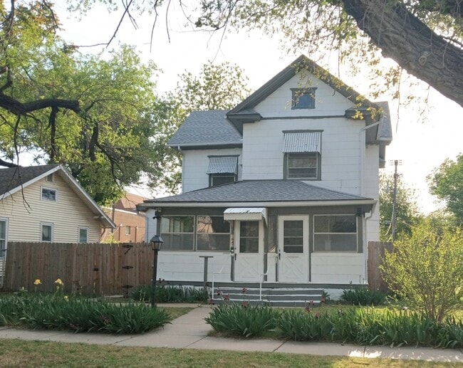 Building Photo - 1647 S Main St