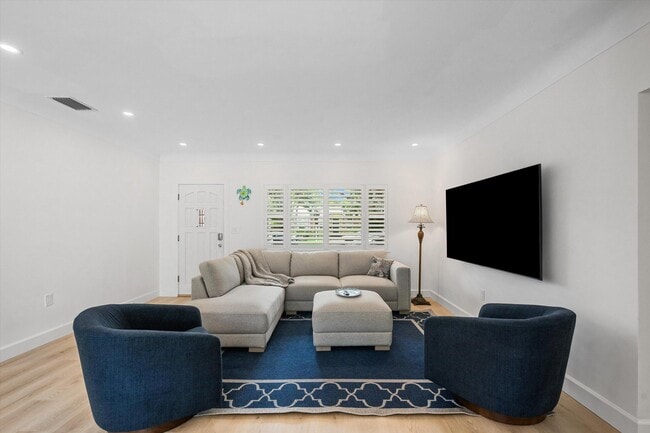 Photo - 611 N Palmway