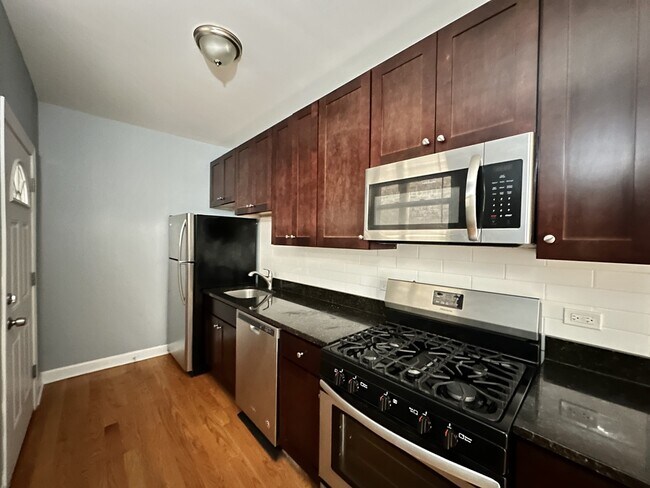 Photo - 1640 W Pratt Blvd Unit B3