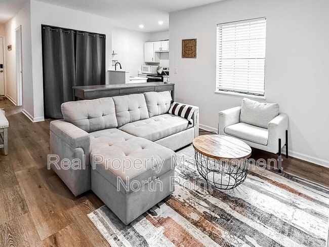 Building Photo - 515 Lynch Ave NW