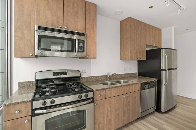 Photo - 754 S Clark St