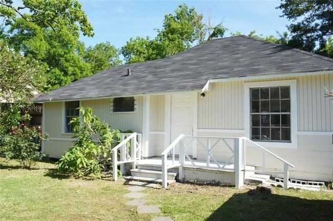 Photo - 2514 Lynnfield St