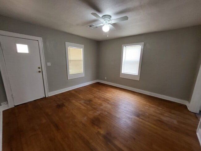 Photo - Remodeled 1 bedroom 1 bathroom duplex hous...