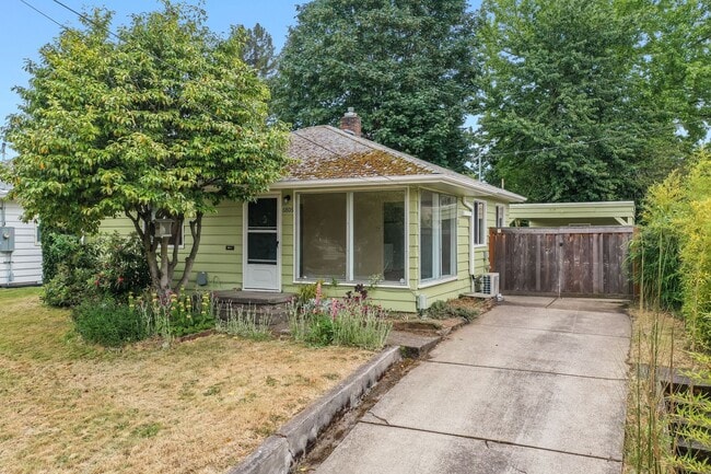 Building Photo - Beautiful 2 Bed, 1 Bath Rental Home in North Portland!