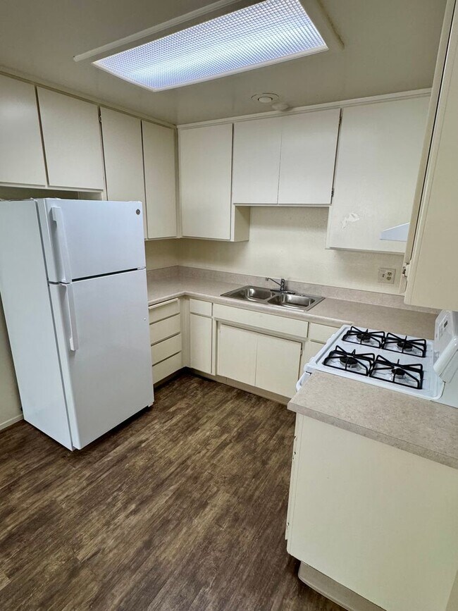 Photo - 212 W 1st Ave