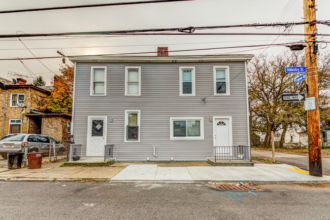 Photo - 714 Industry St