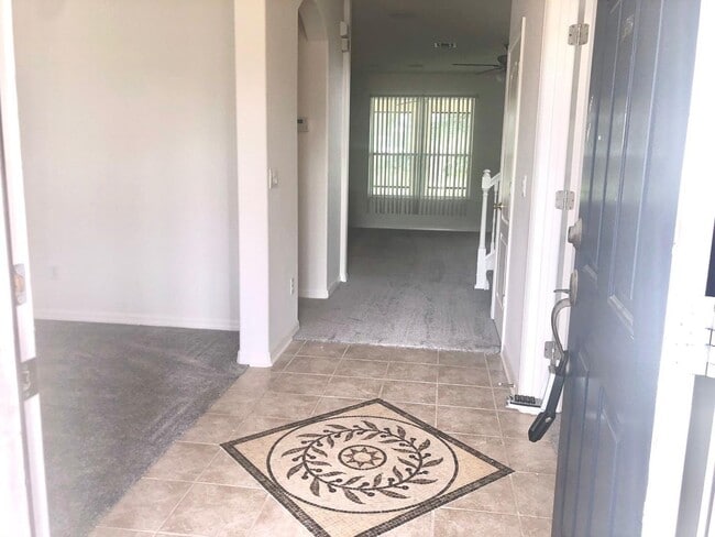 Photo - MOVE IN AUGUST! BEAUTIFUL LARGE/SPACIOUS HOME! NEWER CARPET ON 1ST FLOOR! Great Location! 2 story...