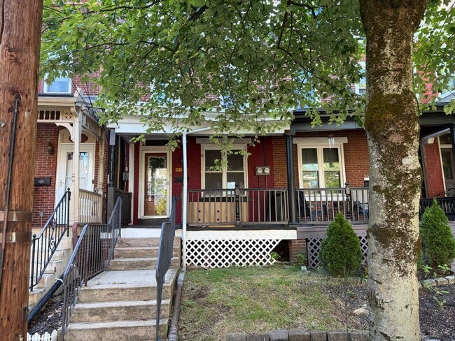 Building Photo - Charming 3 Story Brick Townhome Now Available