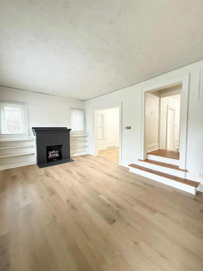 Building Photo - Available Now! Midtown 4 Bedroom Townhome