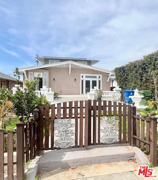 Building Photo - 123 S Hobart Blvd Rental