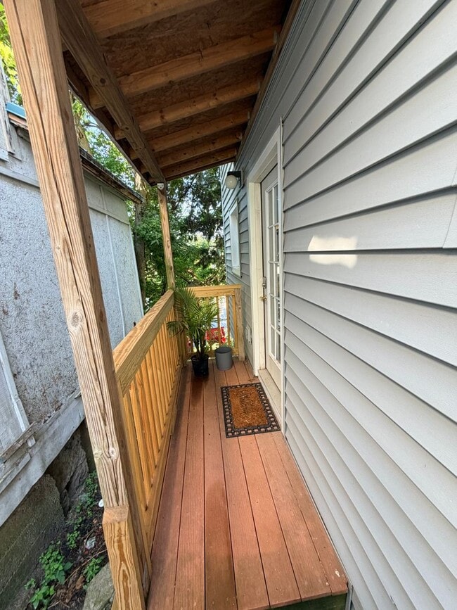 Photo - 523 Jefferson St