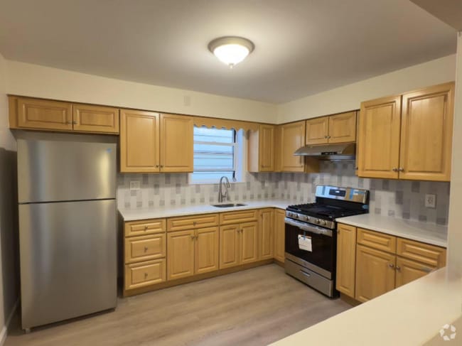 Building Photo - 1419 71st St Rental