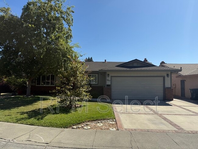 Building Photo - 1017 Silver Lake Dr Rental