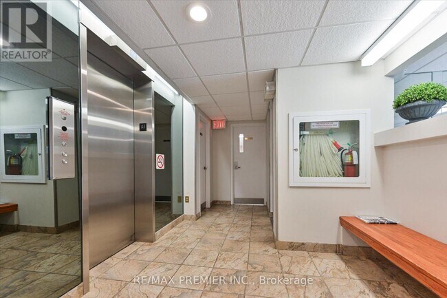 Photo - 3734 St Clair Ave E Unité 403