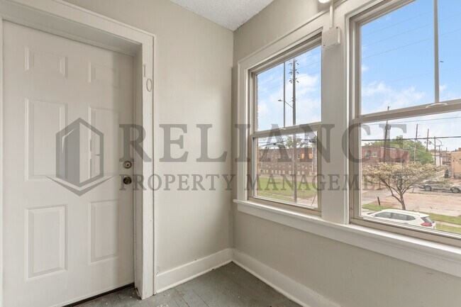 Photo - 310 E Pine St