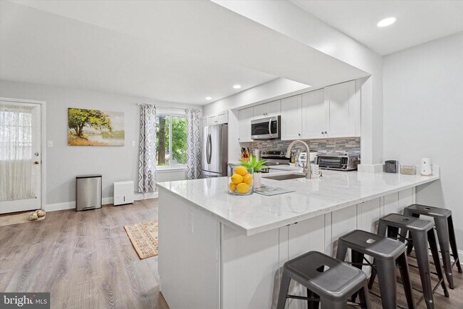 Photo - 205 Woodside Cir