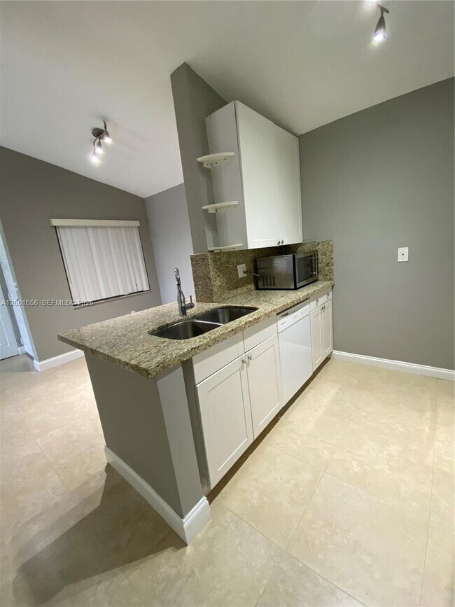 Photo - 2820 N Oakland Forest Dr Unidad 307