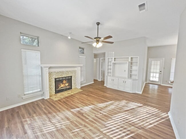 Photo - Charming 3 Bed, 2 Bath Home in Prime Fort ...