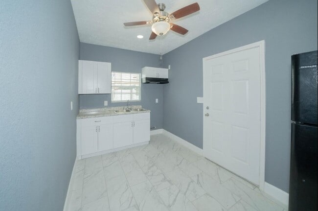 Photo - 1426 Telephone Rd Unidad ST