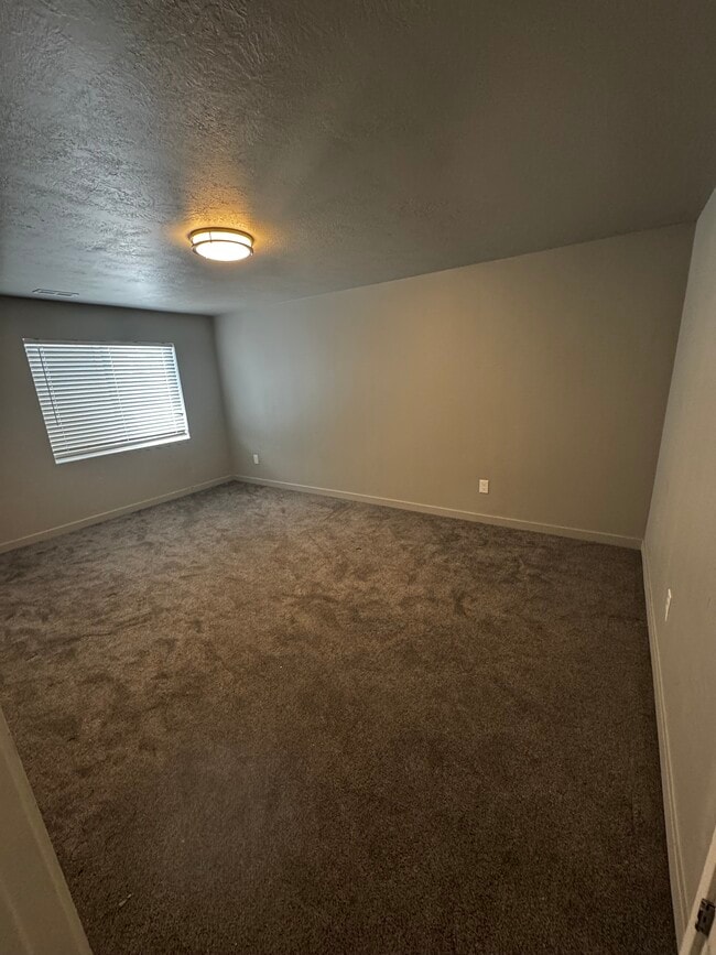 Photo - 43 E Argyle Way