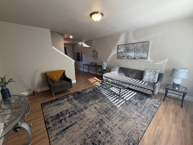 Photo - 908 Midway Ln