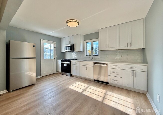 Photo - 33 Windsor Dr