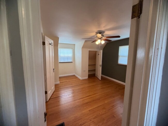 Photo - 4158 St Lawrence Ave