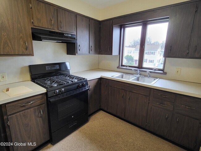 Photo - 109 3rd St