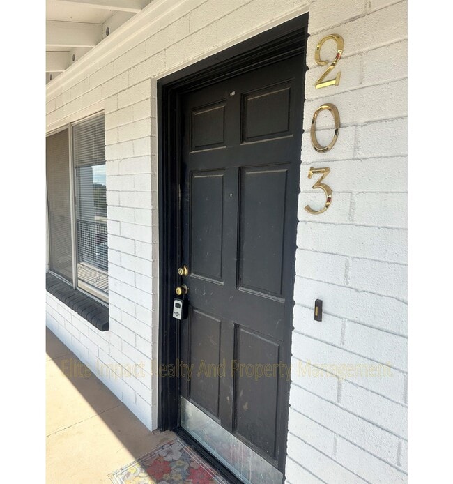 Building Photo - 301 W Helen St