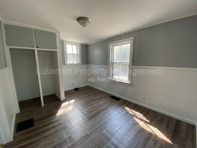 Photo - 827 W Cedar St