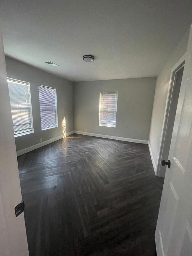 Photo - 1157 N Evergreen St