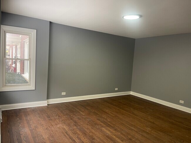 Photo - 9463 Niles Center Rd