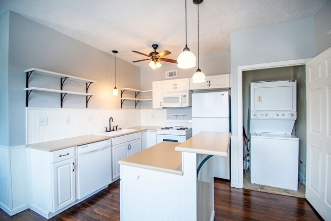 Photo - Large 3 Bedroom in Dahlman