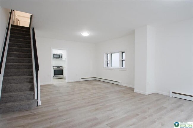 Photo - 541 Jischke St