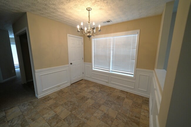 Photo - 221 Alton Cir